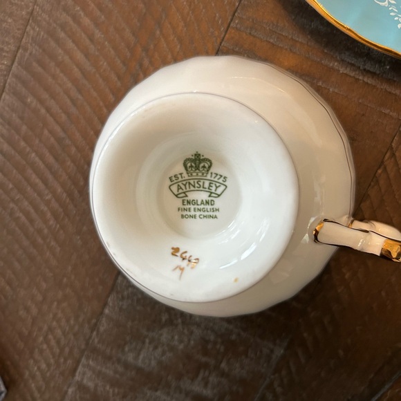 Aynsley Vintage Teacup and SaucerSet - Picture 7 of 8